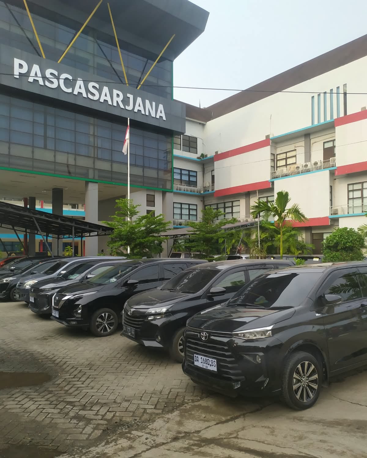 Deretan Armada di Gedung Pascasarjana Deretan Armada di Gedung Pascasarjana