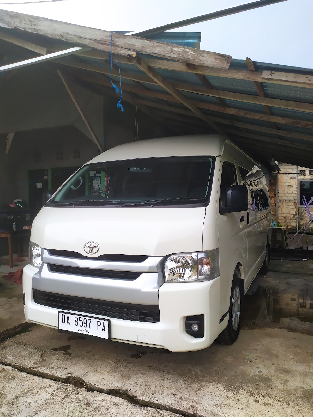 Toyota Hiace Commuter Putih (DA 8597 PA) Toyota Hiace Commuter Putih (DA 8597 PA)