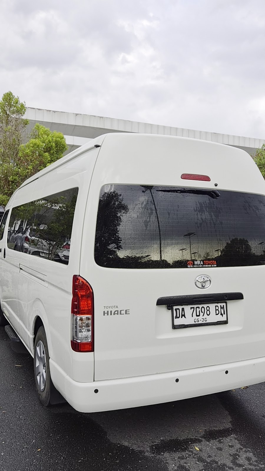 Toyota Hiace Commuter (DA 7098 BM) Toyota Hiace Commuter (DA 7098 BM)